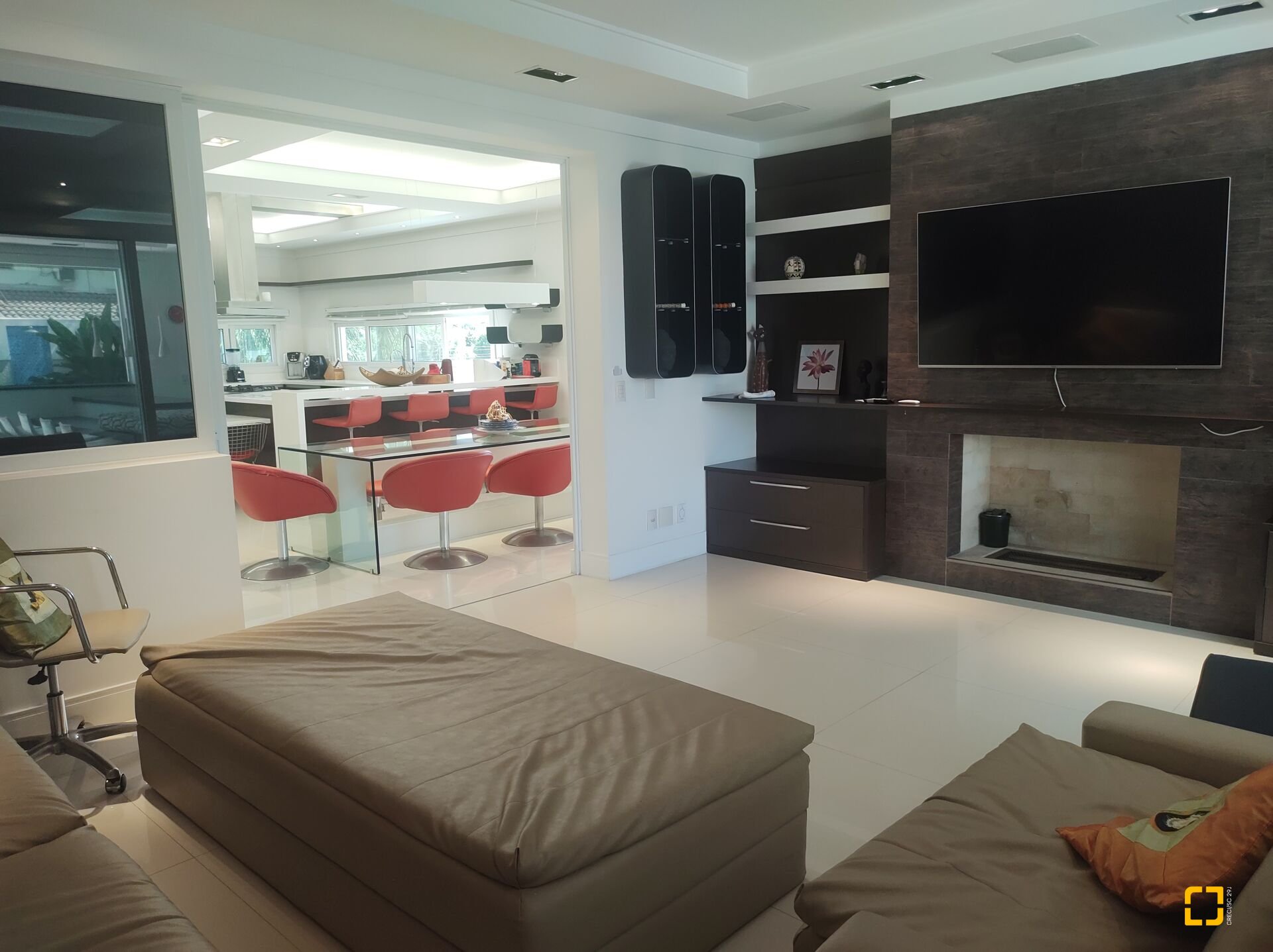 Casa com 995m², 17 quartos (sendo 8 suítes), 4 garagens, no bairro Jurerê Internacional em Florianópolis