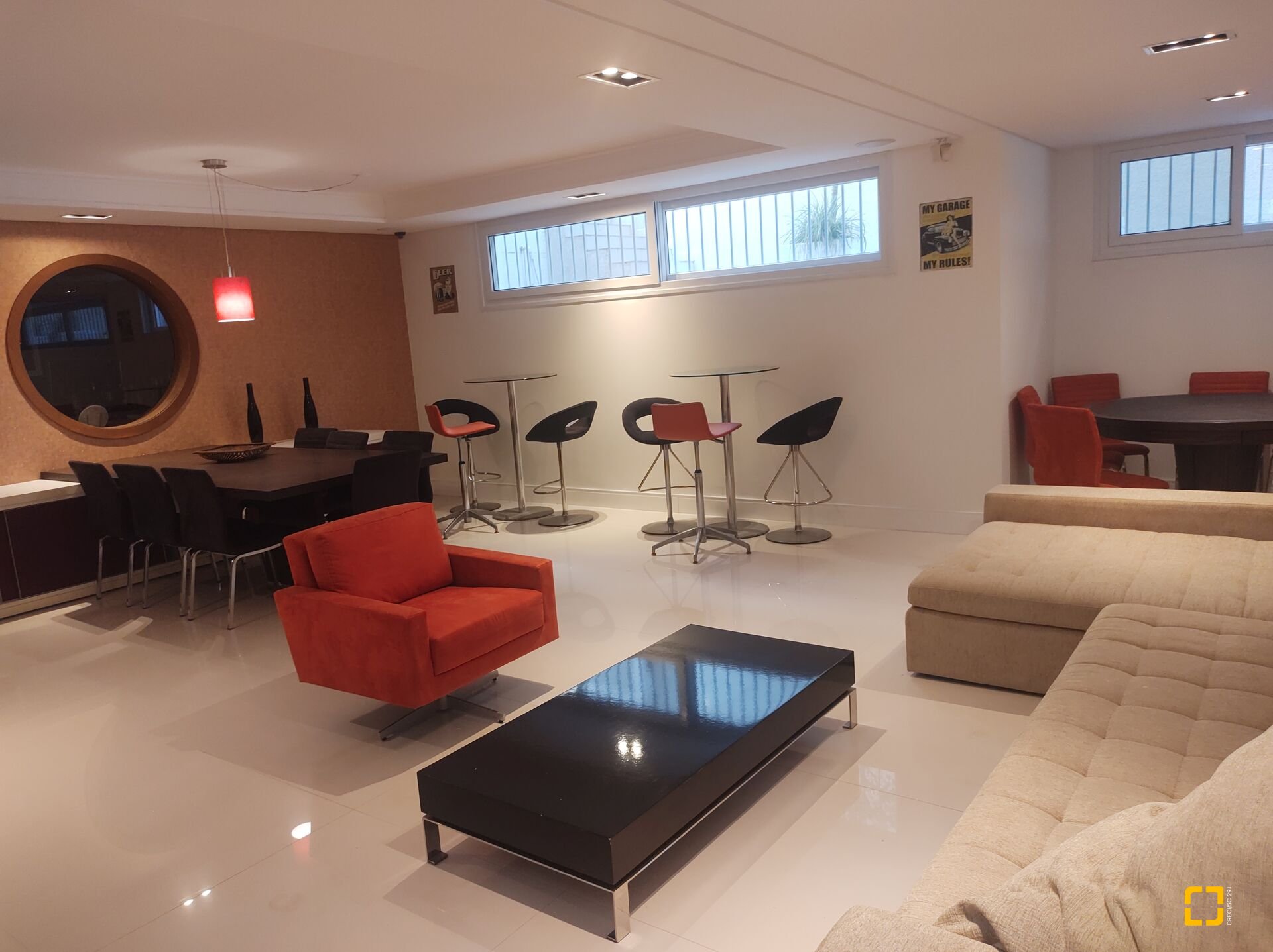 Casa com 995m², 17 quartos (sendo 8 suítes), 4 garagens, no bairro Jurerê Internacional em Florianópolis