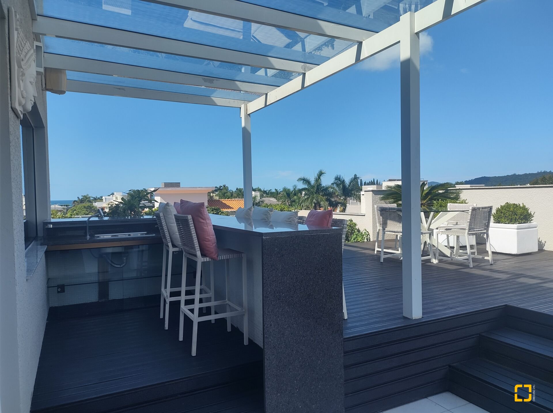 Casa com 995m², 17 quartos (sendo 8 suítes), 4 garagens, no bairro Jurerê Internacional em Florianópolis
