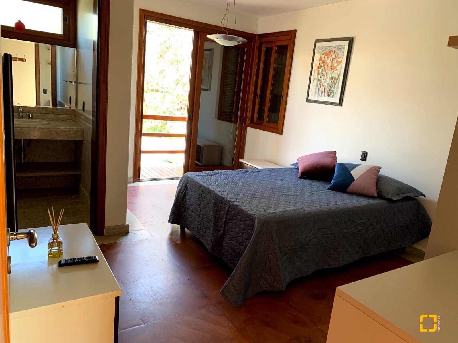 Casa com 355m², 5 quartos (sendo 2 suítes), 2 garagens, no bairro Jurerê Internacional em Florianópolis