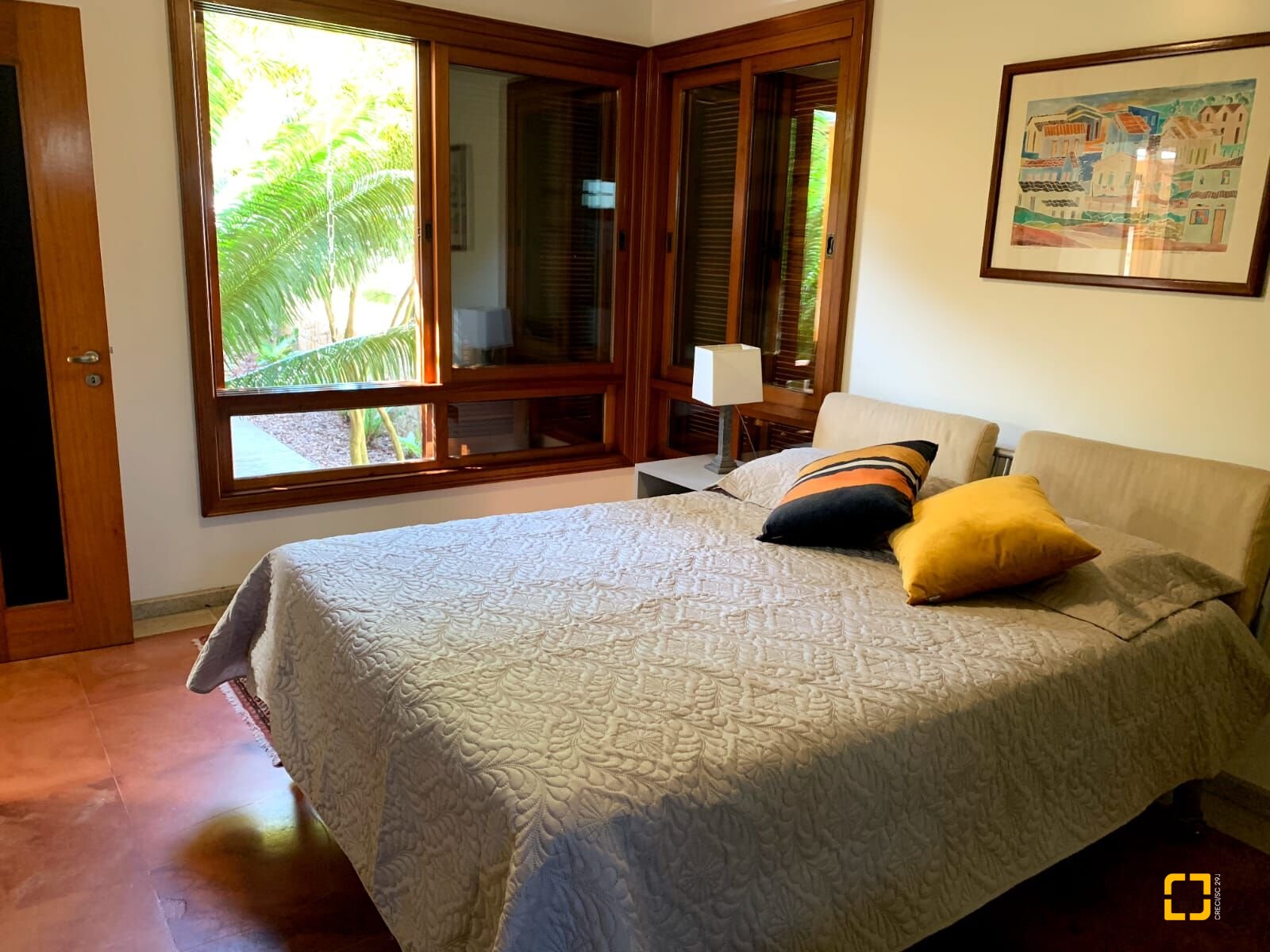 Casa com 355m², 5 quartos (sendo 2 suítes), 2 garagens, no bairro Jurerê Internacional em Florianópolis