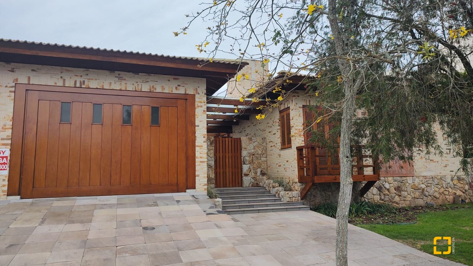 Casa com 355m², 5 quartos (sendo 2 suítes), 2 garagens, no bairro Jurerê Internacional em Florianópolis