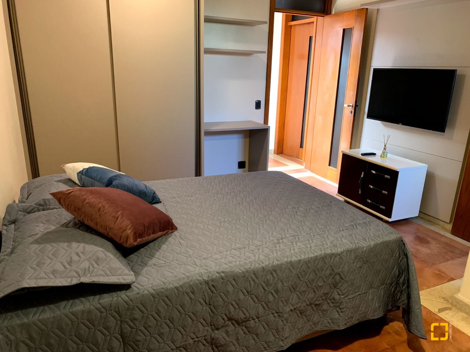 Casa com 355m², 5 quartos (sendo 2 suítes), 2 garagens, no bairro Jurerê Internacional em Florianópolis