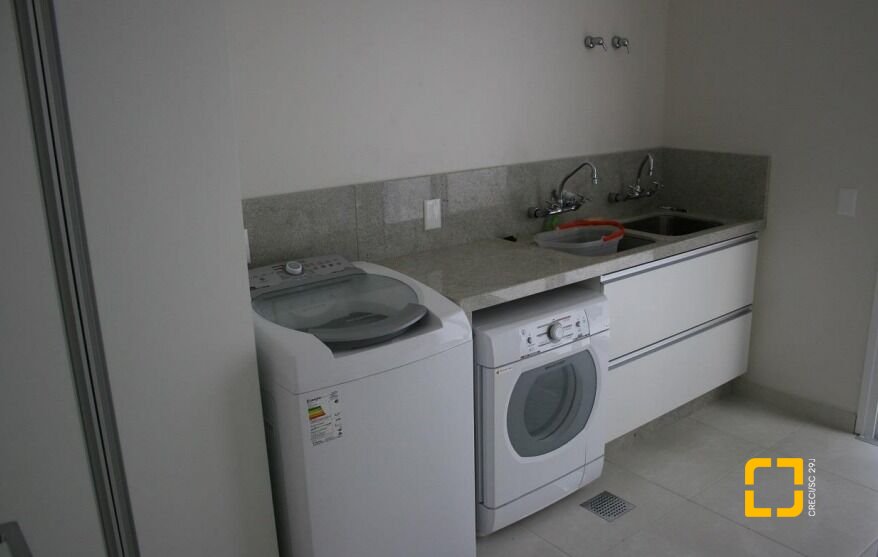 Casa com 758m², 10 quartos (sendo 5 suítes), 5 garagens, no bairro Jurerê Internacional em Florianópolis