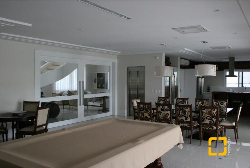 Casa com 758m², 10 quartos (sendo 5 suítes), 5 garagens, no bairro Jurerê Internacional em Florianópolis
