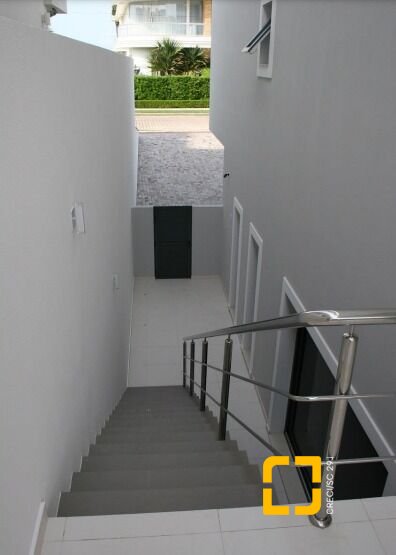 Casa com 758m², 10 quartos (sendo 5 suítes), 5 garagens, no bairro Jurerê Internacional em Florianópolis