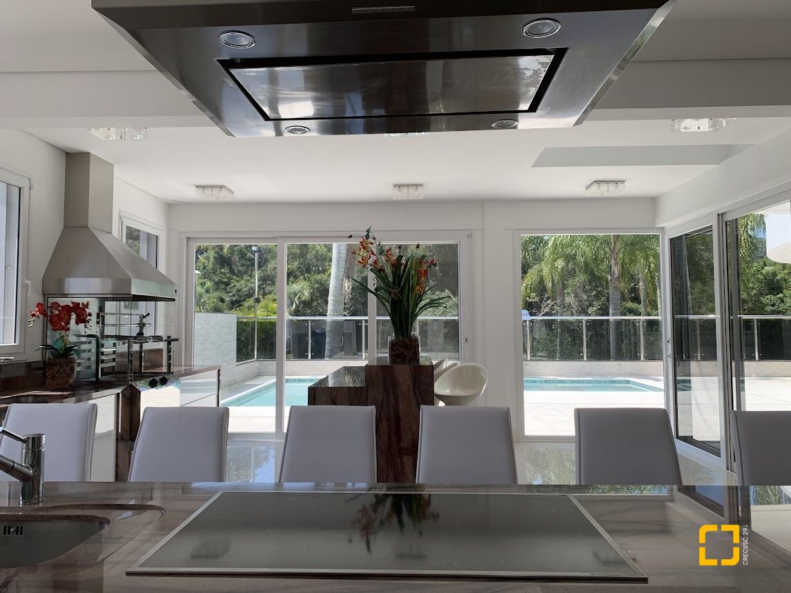 Casa com 739m², 8 quartos (sendo 4 suítes), 4 garagens, no bairro Jurerê Internacional em Florianópolis