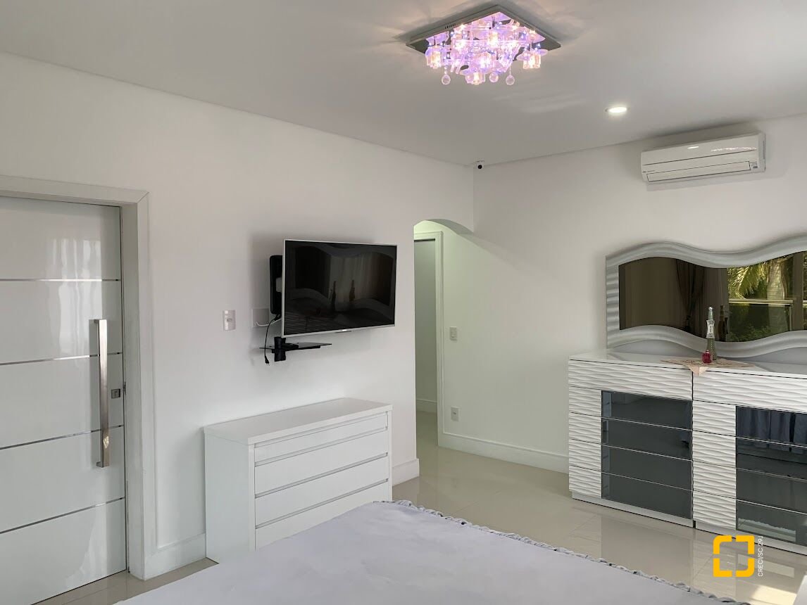 Casa com 739m², 8 quartos (sendo 4 suítes), 4 garagens, no bairro Jurerê Internacional em Florianópolis