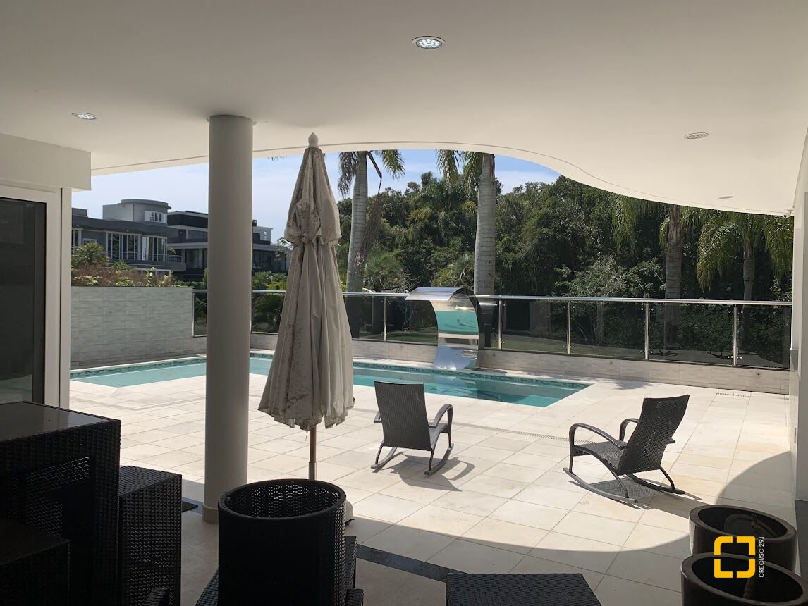 Casa com 739m², 8 quartos (sendo 4 suítes), 4 garagens, no bairro Jurerê Internacional em Florianópolis