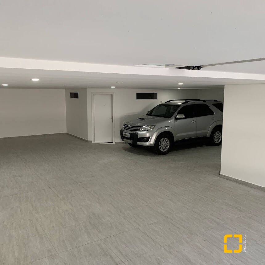 Casa com 739m², 8 quartos (sendo 4 suítes), 4 garagens, no bairro Jurerê Internacional em Florianópolis