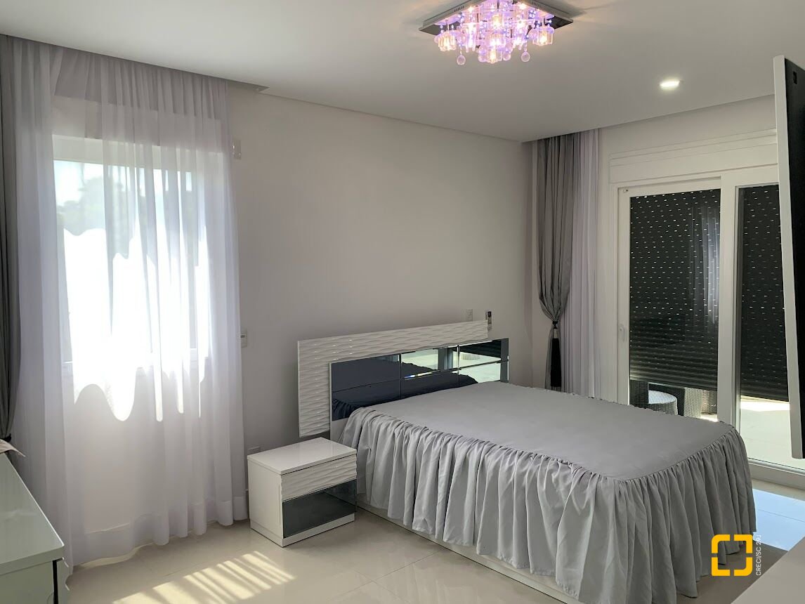 Casa com 739m², 8 quartos (sendo 4 suítes), 4 garagens, no bairro Jurerê Internacional em Florianópolis