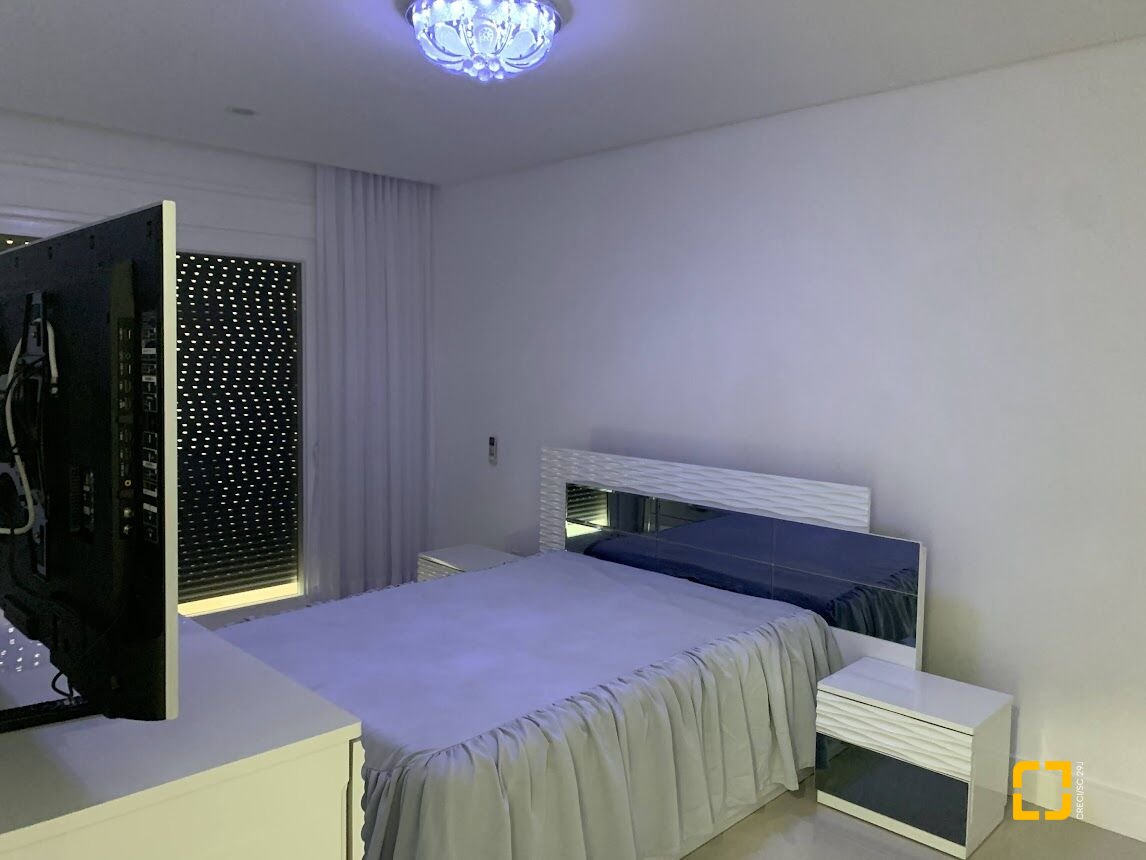 Casa com 739m², 8 quartos (sendo 4 suítes), 4 garagens, no bairro Jurerê Internacional em Florianópolis