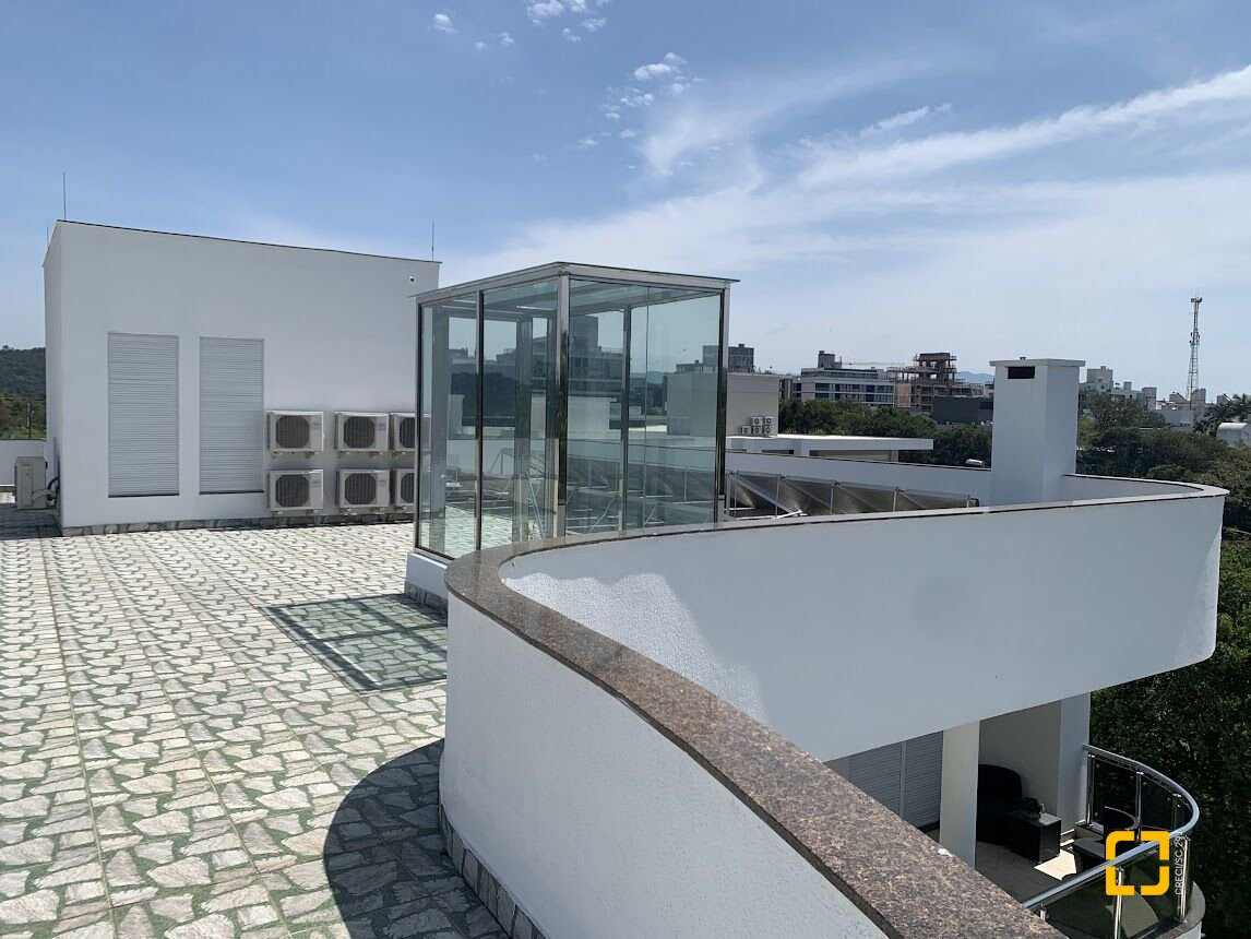 Casa com 739m², 8 quartos (sendo 4 suítes), 4 garagens, no bairro Jurerê Internacional em Florianópolis