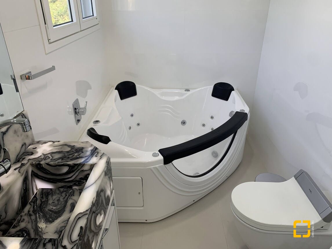 Casa com 739m², 8 quartos (sendo 4 suítes), 4 garagens, no bairro Jurerê Internacional em Florianópolis