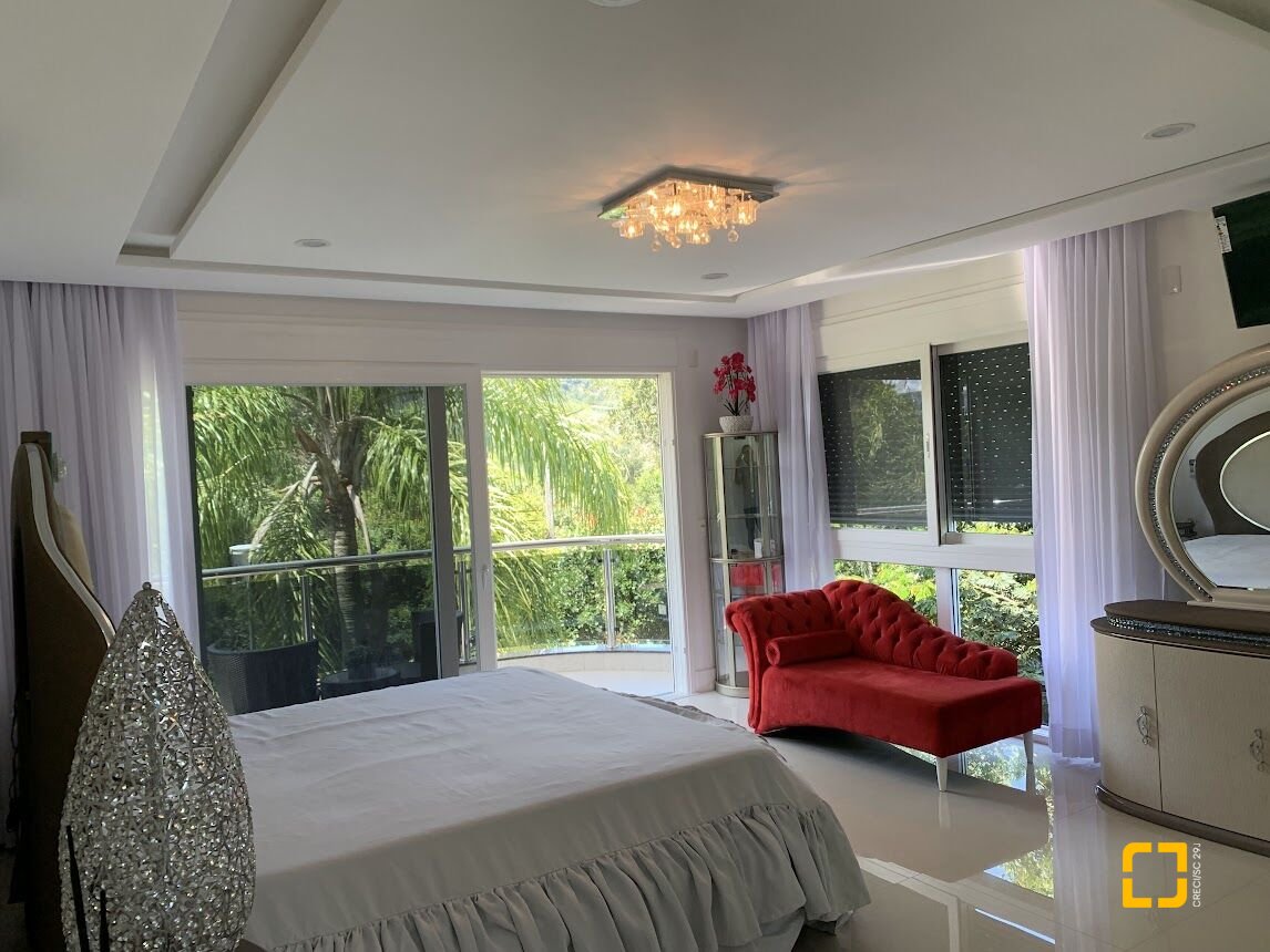 Casa com 739m², 8 quartos (sendo 4 suítes), 4 garagens, no bairro Jurerê Internacional em Florianópolis