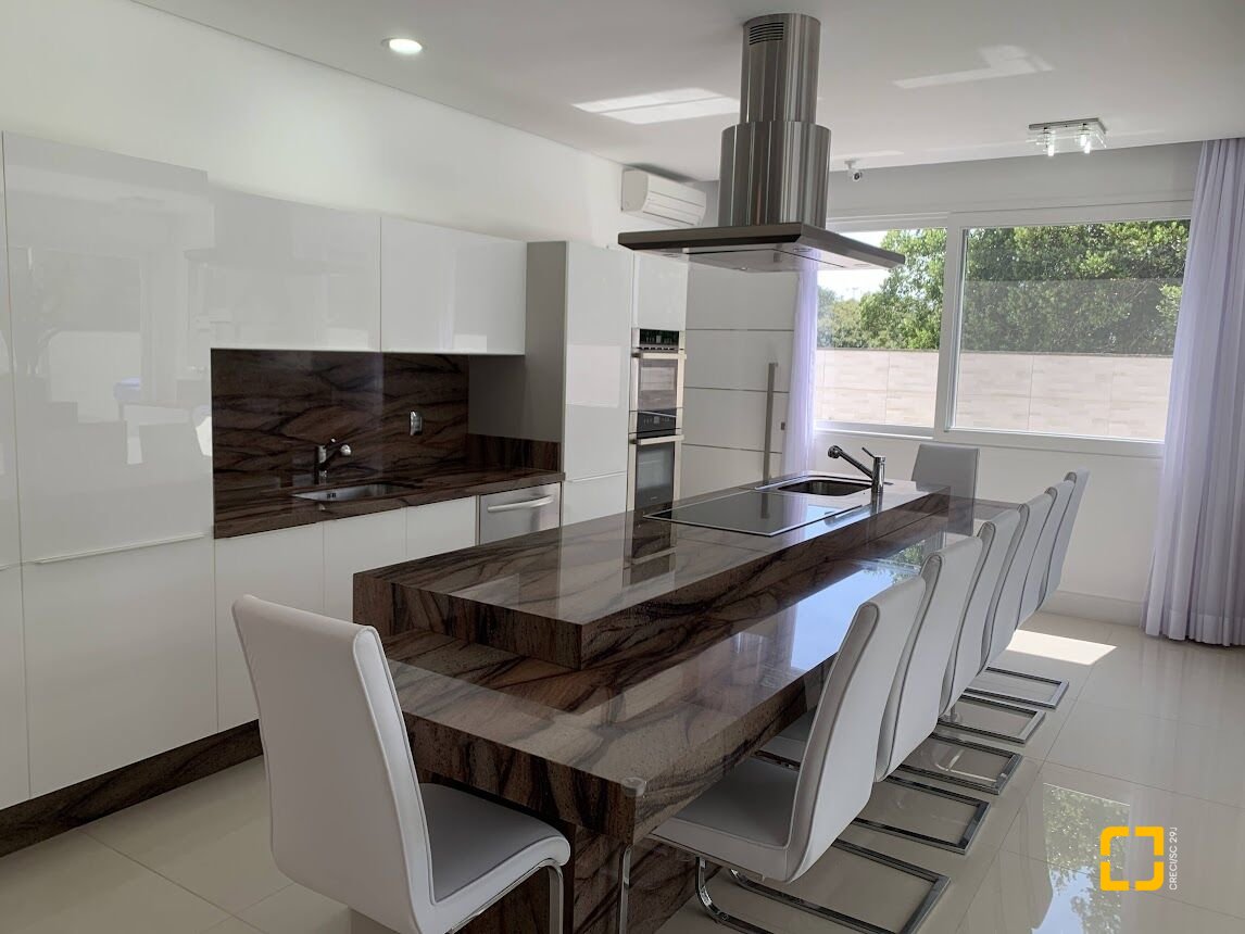 Casa com 739m², 8 quartos (sendo 4 suítes), 4 garagens, no bairro Jurerê Internacional em Florianópolis