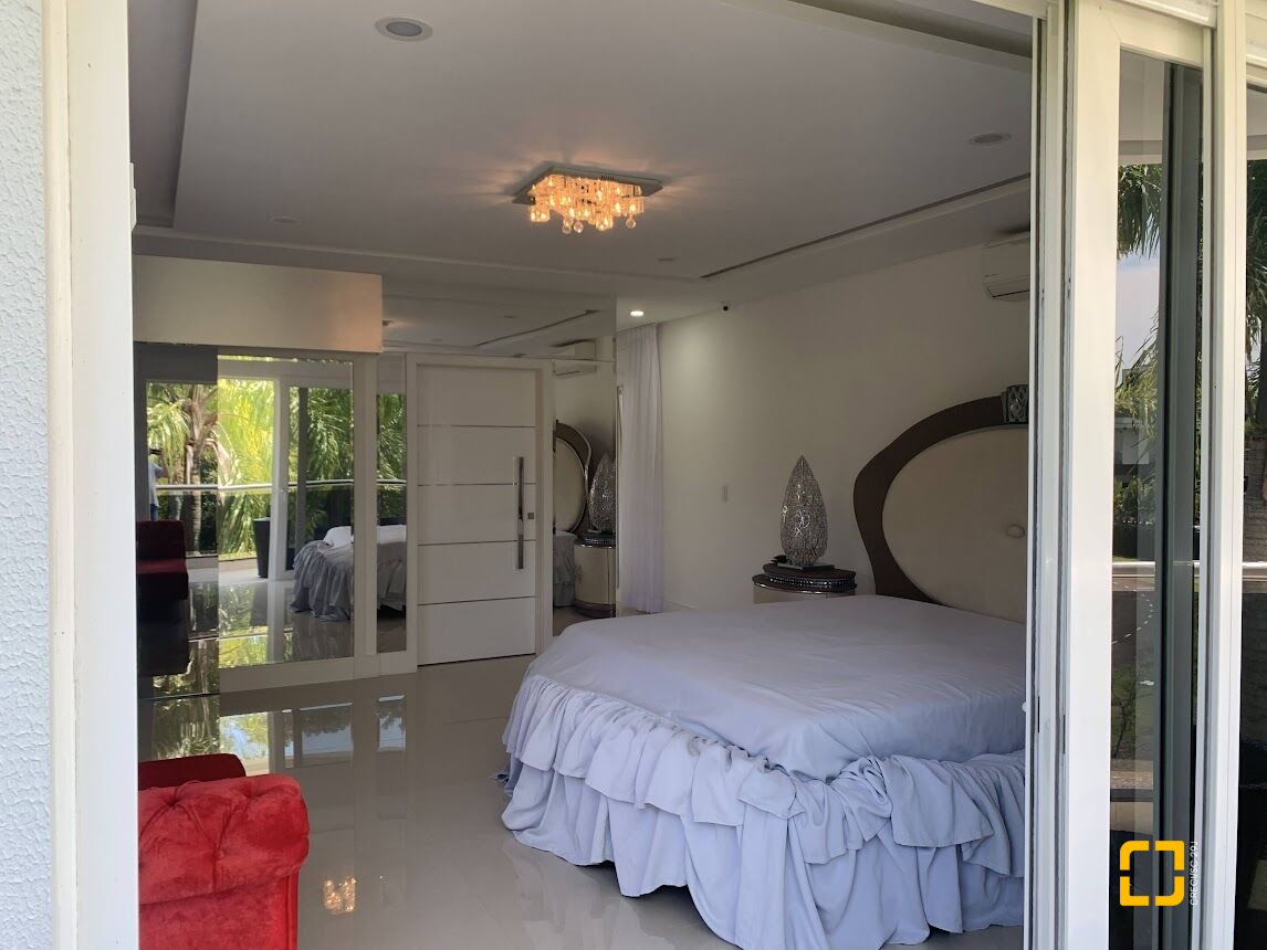 Casa com 739m², 8 quartos (sendo 4 suítes), 4 garagens, no bairro Jurerê Internacional em Florianópolis