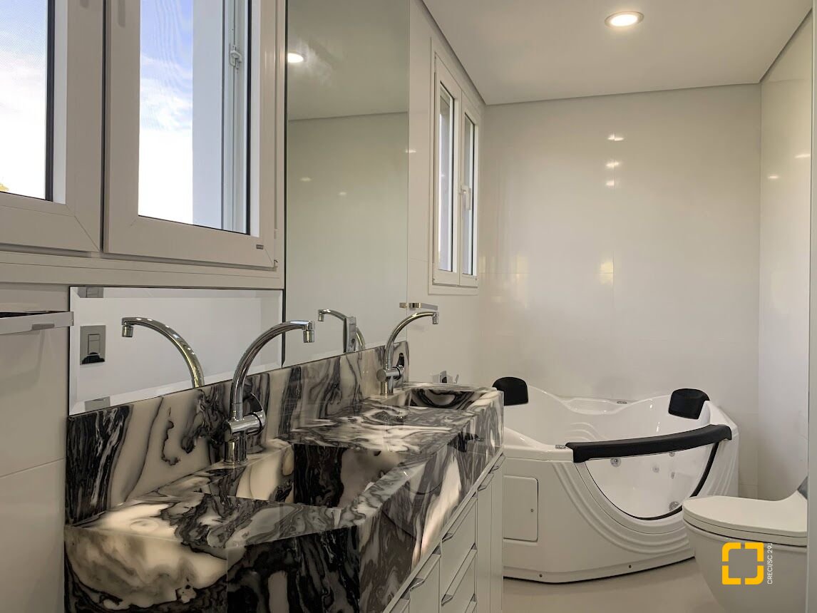 Casa com 739m², 8 quartos (sendo 4 suítes), 4 garagens, no bairro Jurerê Internacional em Florianópolis