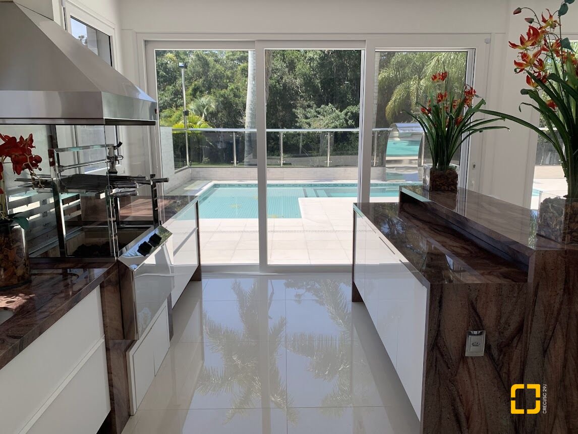 Casa com 739m², 8 quartos (sendo 4 suítes), 4 garagens, no bairro Jurerê Internacional em Florianópolis