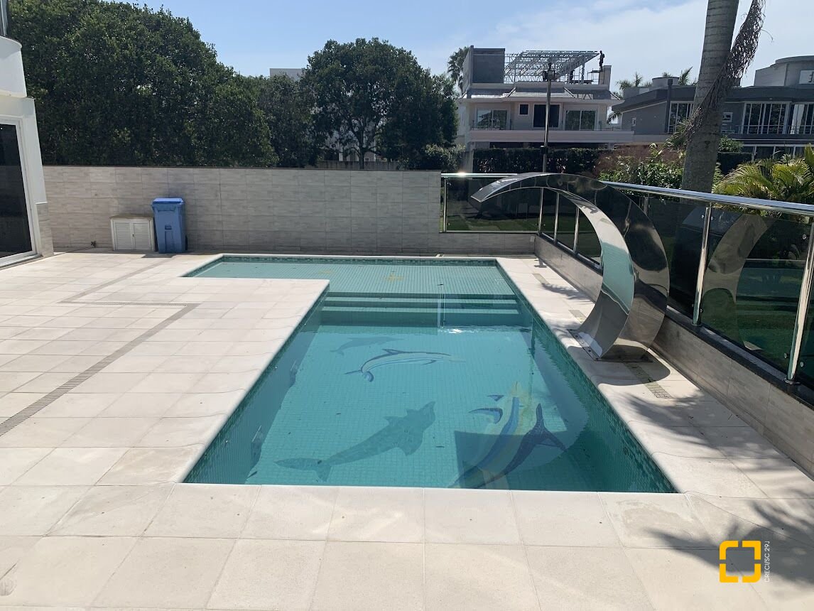 Casa com 739m², 8 quartos (sendo 4 suítes), 4 garagens, no bairro Jurerê Internacional em Florianópolis