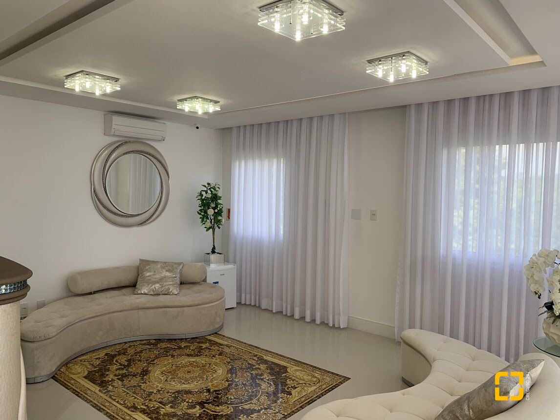 Casa com 739m², 8 quartos (sendo 4 suítes), 4 garagens, no bairro Jurerê Internacional em Florianópolis