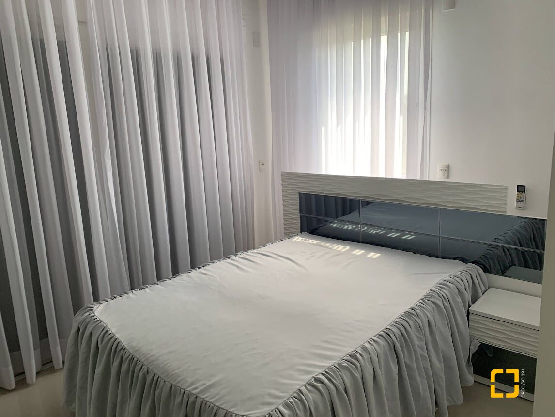 Casa com 739m², 8 quartos (sendo 4 suítes), 4 garagens, no bairro Jurerê Internacional em Florianópolis