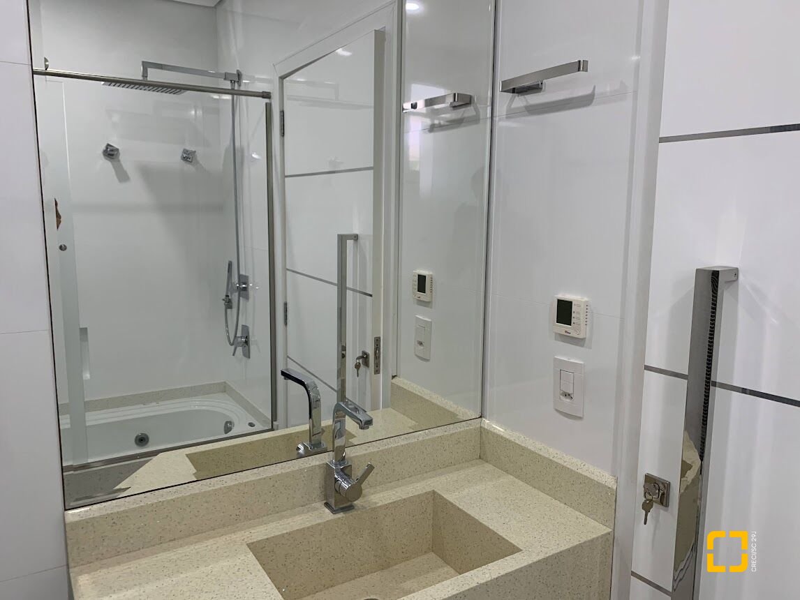 Casa com 739m², 8 quartos (sendo 4 suítes), 4 garagens, no bairro Jurerê Internacional em Florianópolis