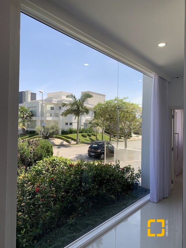 Casa com 739m², 8 quartos (sendo 4 suítes), 4 garagens, no bairro Jurerê Internacional em Florianópolis