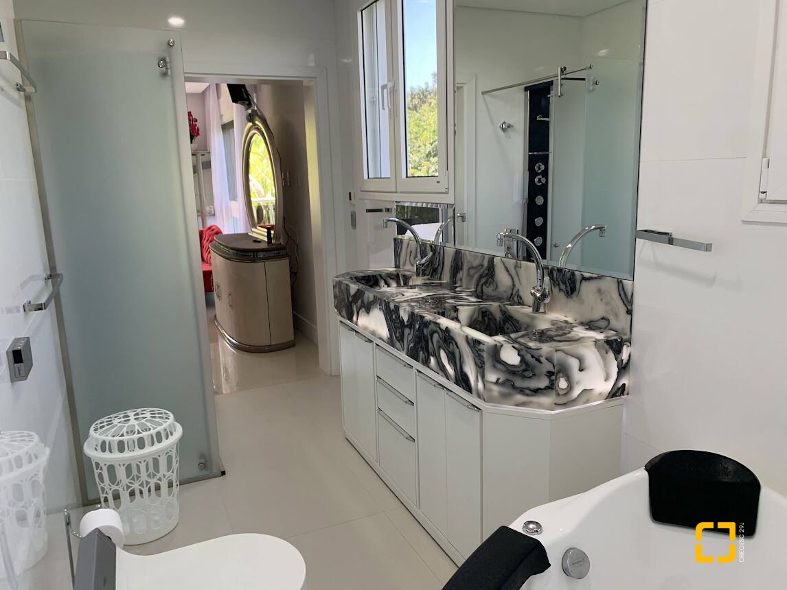 Casa com 739m², 8 quartos (sendo 4 suítes), 4 garagens, no bairro Jurerê Internacional em Florianópolis