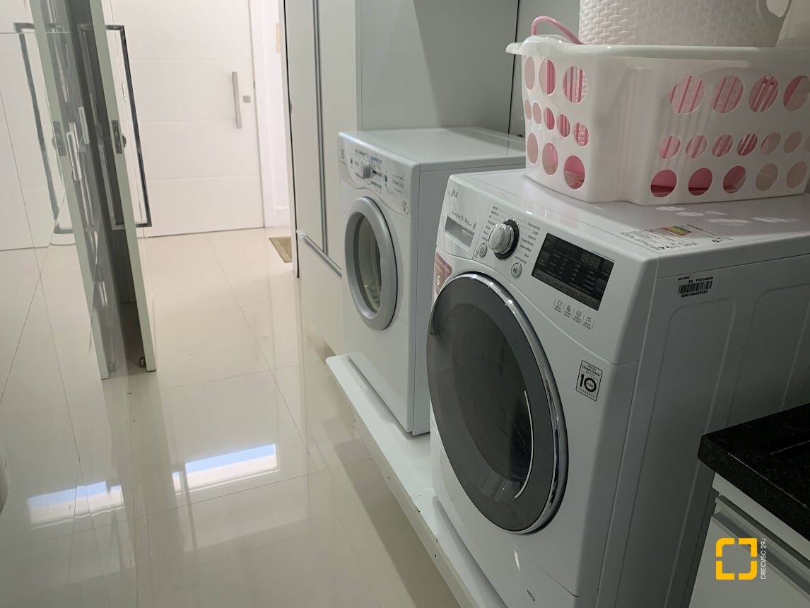 Casa com 739m², 8 quartos (sendo 4 suítes), 4 garagens, no bairro Jurerê Internacional em Florianópolis
