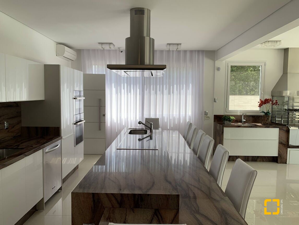 Casa com 739m², 8 quartos (sendo 4 suítes), 4 garagens, no bairro Jurerê Internacional em Florianópolis