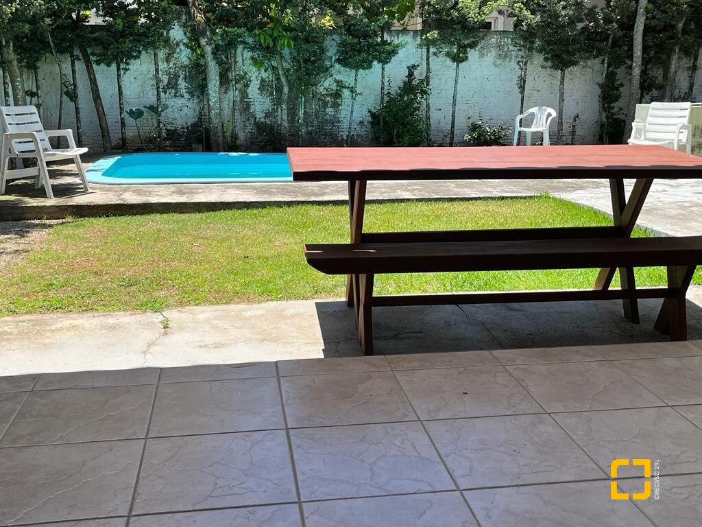 Casa com 450m², 7 quartos (sendo 3 suítes), 4 garagens, no bairro Jurerê em Florianópolis