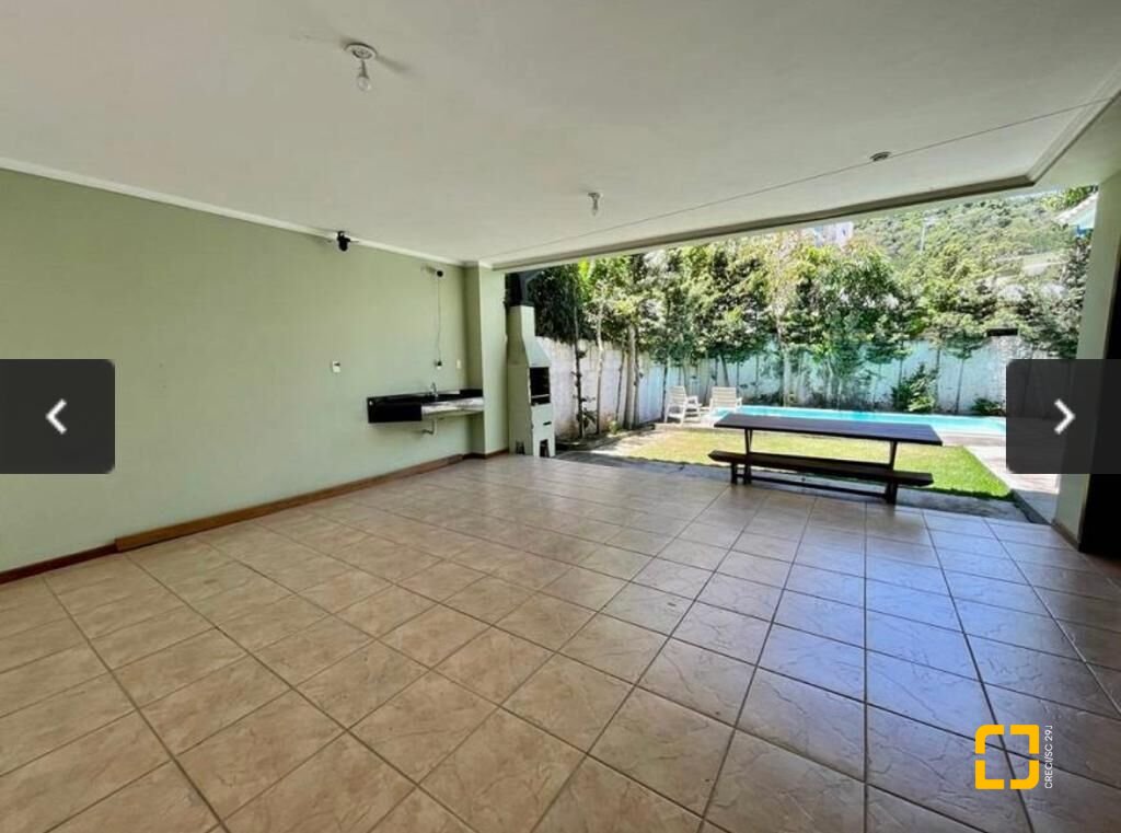Casa com 450m², 7 quartos (sendo 3 suítes), 4 garagens, no bairro Jurerê em Florianópolis