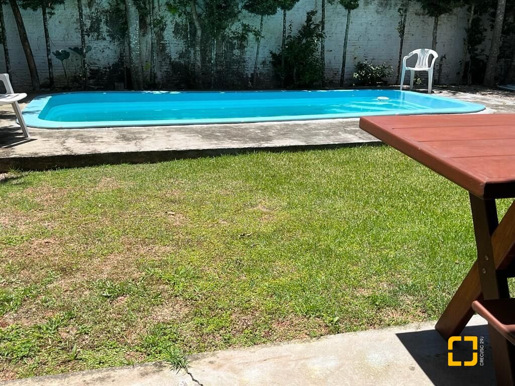 Casa com 450m², 7 quartos (sendo 3 suítes), 4 garagens, no bairro Jurerê em Florianópolis