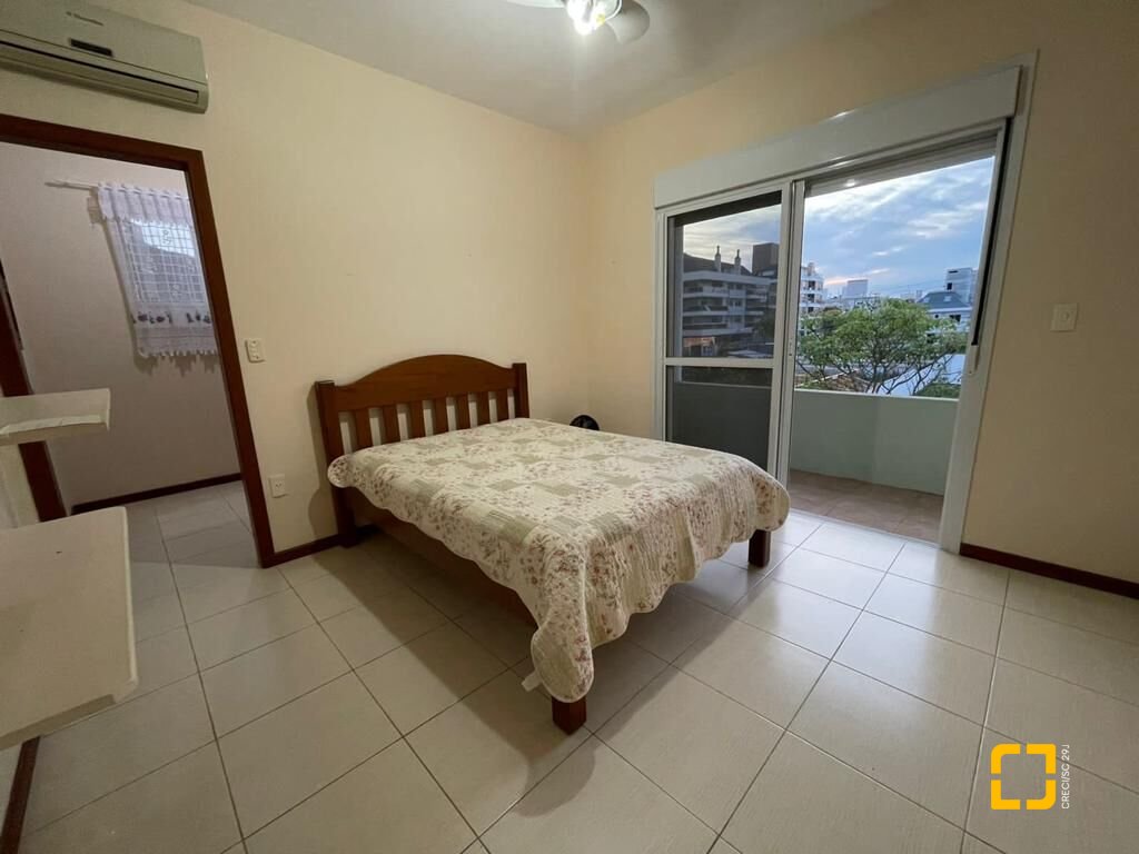 Casa com 450m², 7 quartos (sendo 3 suítes), 4 garagens, no bairro Jurerê em Florianópolis
