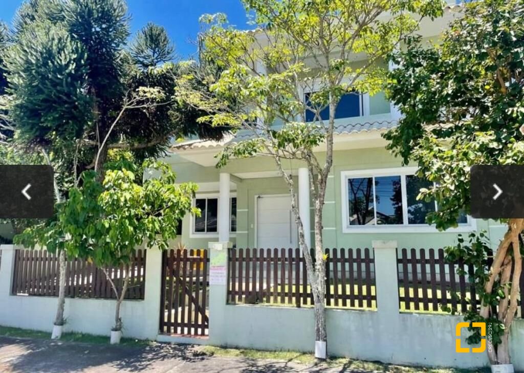 Casa com 450m², 7 quartos (sendo 3 suítes), 4 garagens, no bairro Jurerê em Florianópolis