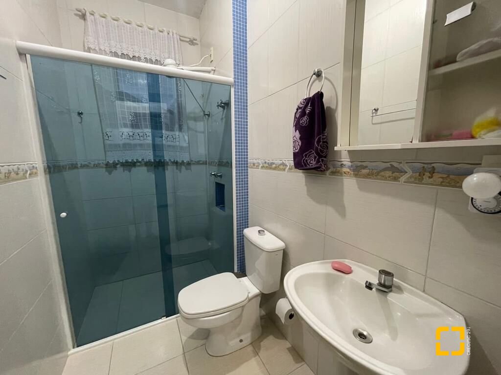 Casa com 450m², 7 quartos (sendo 3 suítes), 4 garagens, no bairro Jurerê em Florianópolis