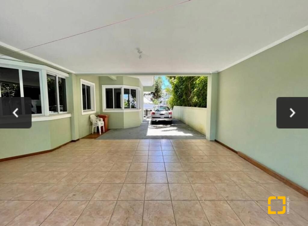 Casa com 450m², 7 quartos (sendo 3 suítes), 4 garagens, no bairro Jurerê em Florianópolis