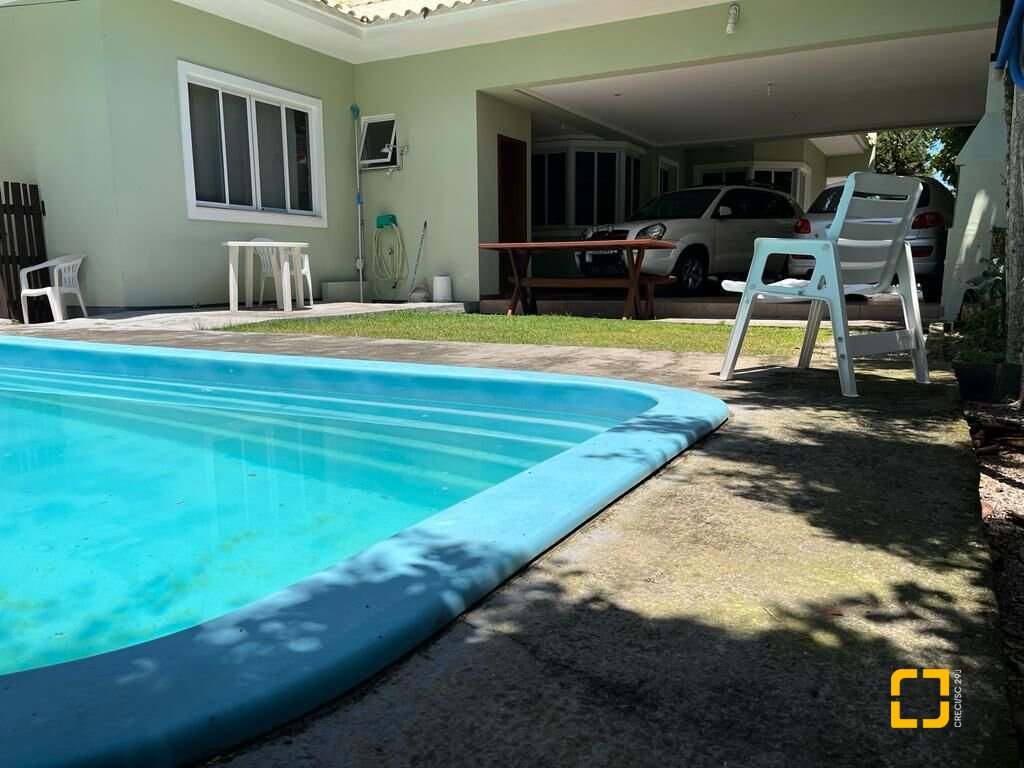 Casa com 450m², 7 quartos (sendo 3 suítes), 4 garagens, no bairro Jurerê em Florianópolis