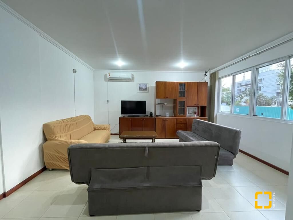 Casa com 450m², 7 quartos (sendo 3 suítes), 4 garagens, no bairro Jurerê em Florianópolis