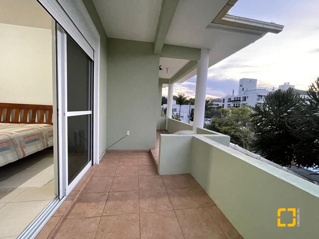 Casa com 450m², 7 quartos (sendo 3 suítes), 4 garagens, no bairro Jurerê em Florianópolis