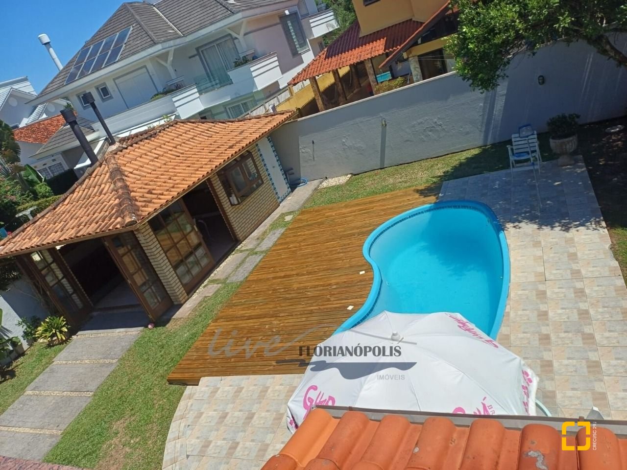 Casa com 200m², 5 quartos (sendo 1 suíte), 3 garagens, no bairro Jurerê Internacional em Florianópolis