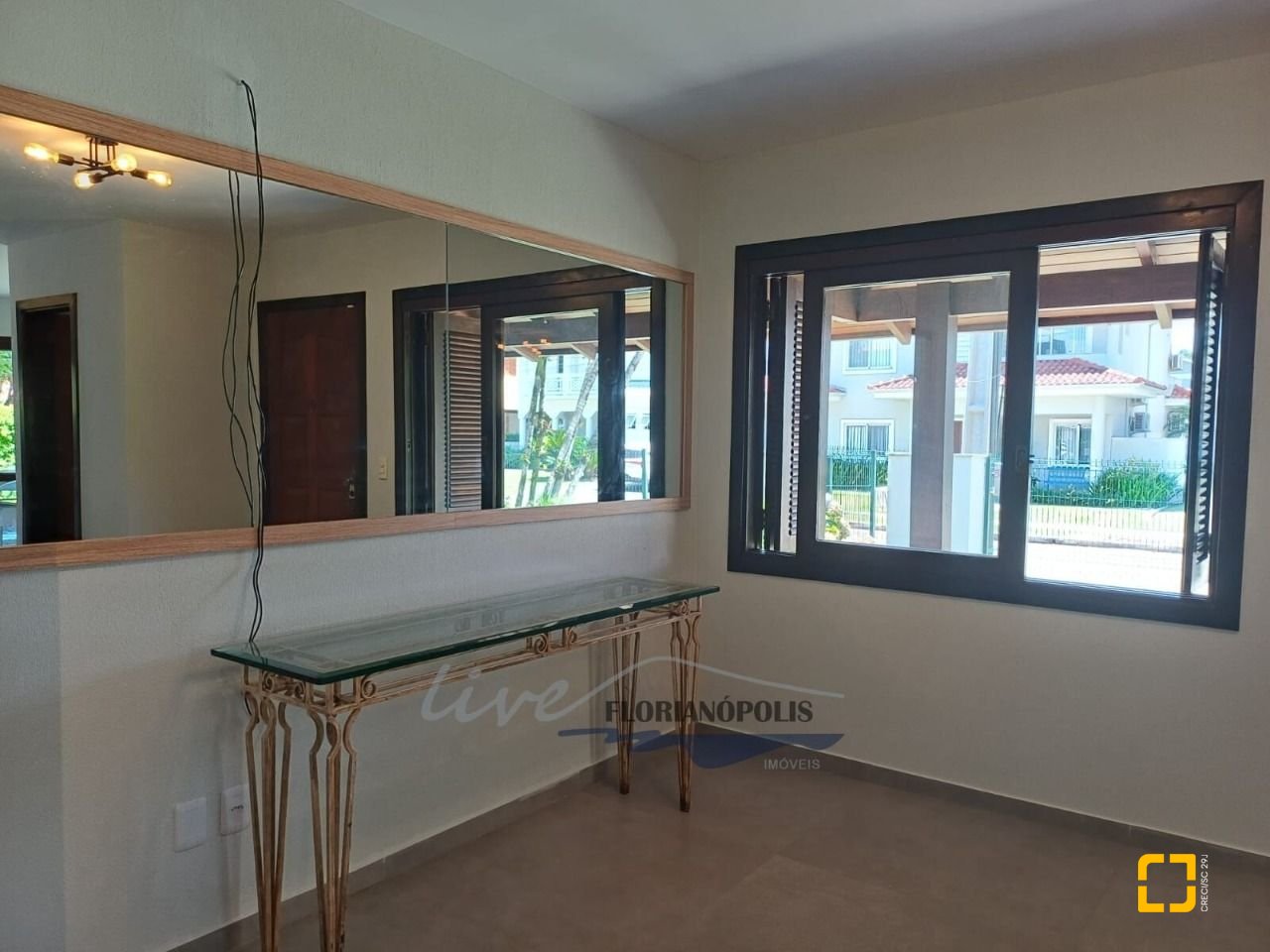 Casa com 200m², 5 quartos (sendo 1 suíte), 3 garagens, no bairro Jurerê Internacional em Florianópolis