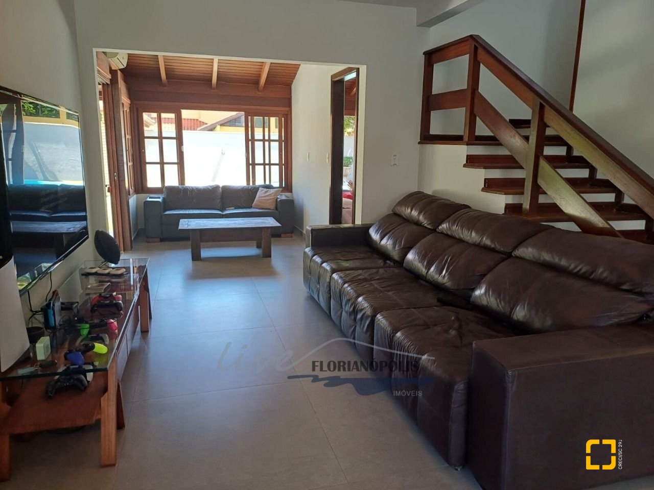 Casa com 200m², 5 quartos (sendo 1 suíte), 3 garagens, no bairro Jurerê Internacional em Florianópolis