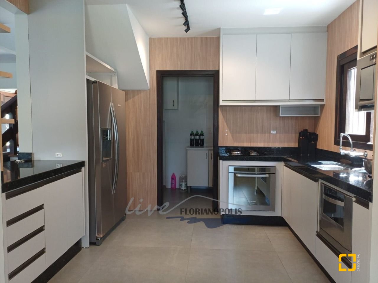 Casa com 200m², 5 quartos (sendo 1 suíte), 3 garagens, no bairro Jurerê Internacional em Florianópolis