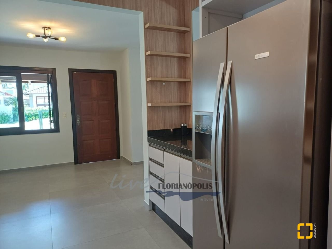 Casa com 200m², 5 quartos (sendo 1 suíte), 3 garagens, no bairro Jurerê Internacional em Florianópolis