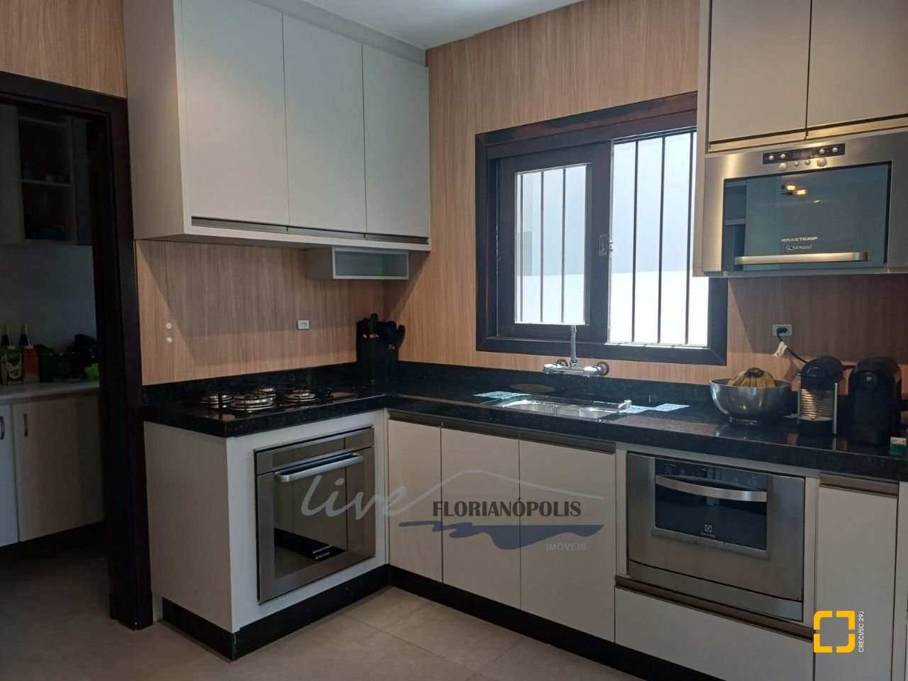 Casa com 200m², 5 quartos (sendo 1 suíte), 3 garagens, no bairro Jurerê Internacional em Florianópolis