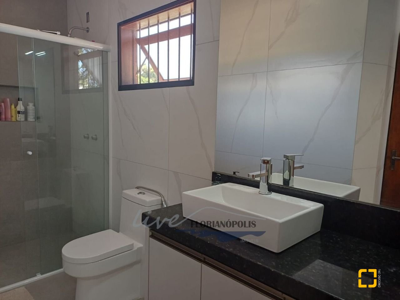 Casa com 200m², 5 quartos (sendo 1 suíte), 3 garagens, no bairro Jurerê Internacional em Florianópolis