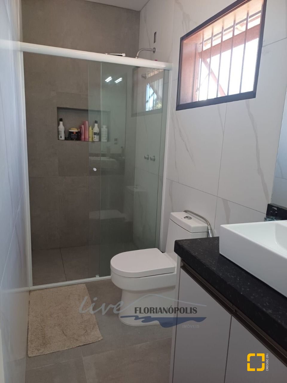 Casa com 200m², 5 quartos (sendo 1 suíte), 3 garagens, no bairro Jurerê Internacional em Florianópolis