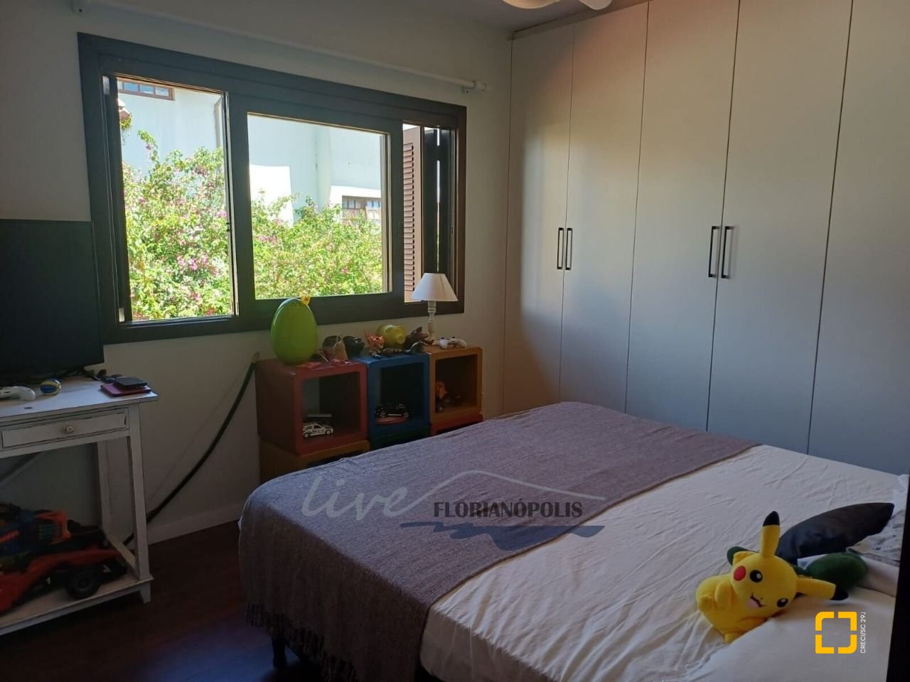 Casa com 200m², 5 quartos (sendo 1 suíte), 3 garagens, no bairro Jurerê Internacional em Florianópolis